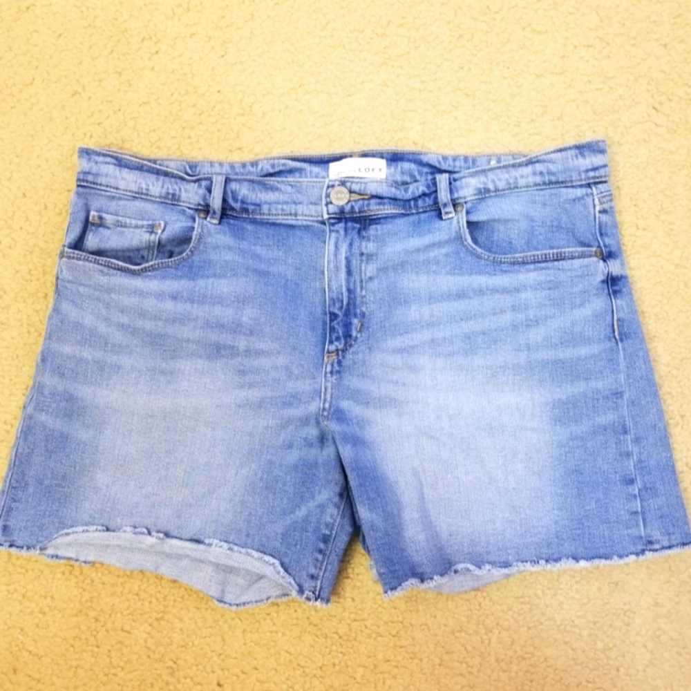 Light Wash Cut Off Jean Shorts